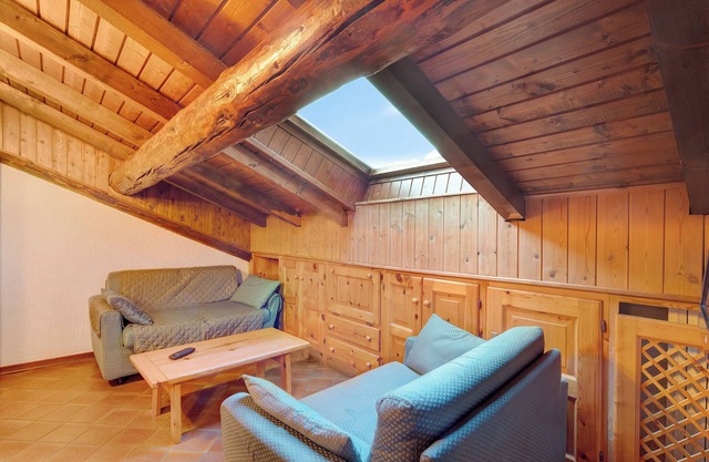 Apartment 'Chalet Meridiana Appartamento 11' with Mountain View