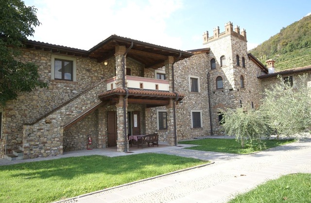 Apartment in the Franciacorta, with private balcony and shared swimming pool