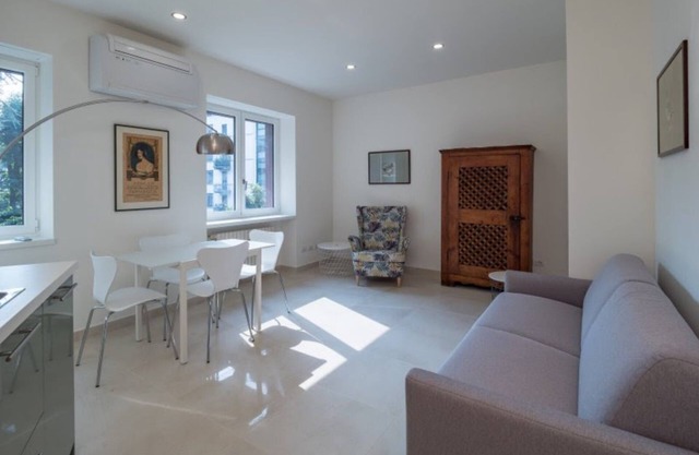 Bright studio apartment in Milan CityLife area.