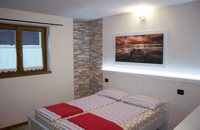 Colico: villatrecariole x 4 adults + 1 baby with pool, mountain and lake view
