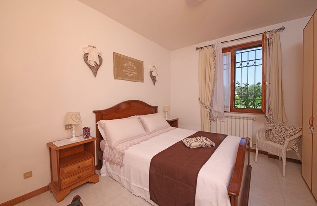 Country house schic facing the pool and garden "Lavanda apartment"