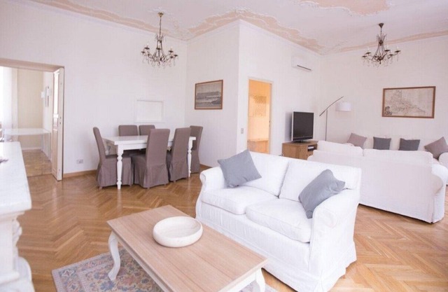 Cozy five-room apartment located in the historic area of Moscova