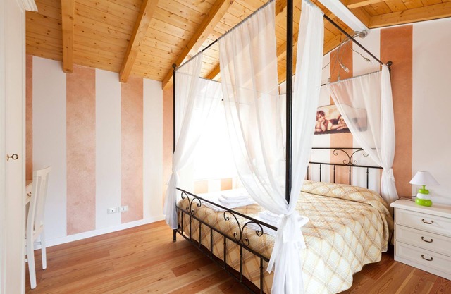 Holiday apartment San Felice del Benaco for 1 - 6 persons with 2 bedrooms - Holiday apartment in one