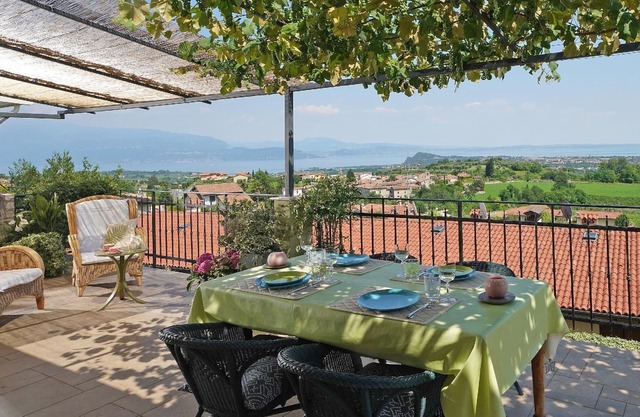 Holiday Puegnago Sul Garda Persons Bedrooms 