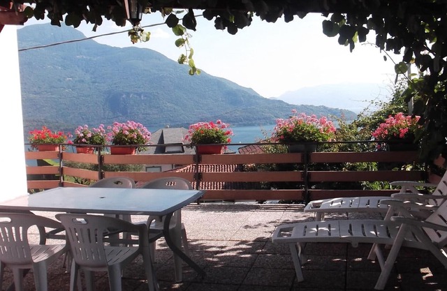 Holiday Vercana Persons Bedrooms 