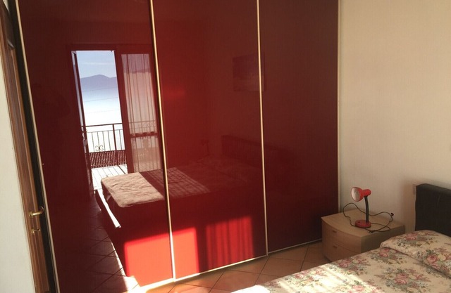 Infinity: big apartment with lake view