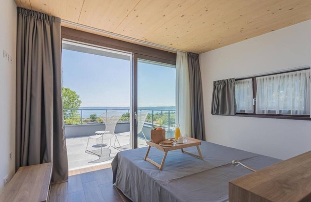 Insula Felix - Deluxe Double Room with Balcony and Sea View