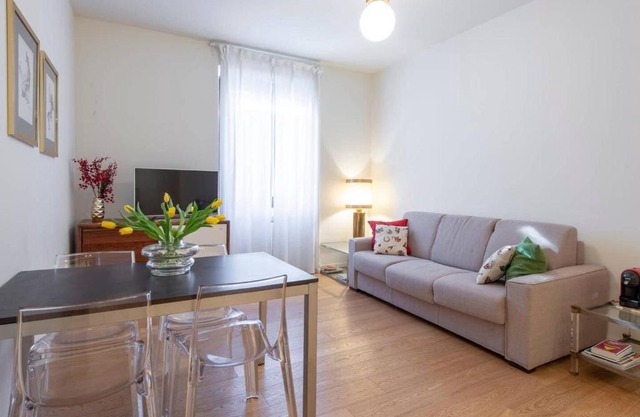 JOIVY 1BR Apt in Isola with Stunning View to Bosco Verticale