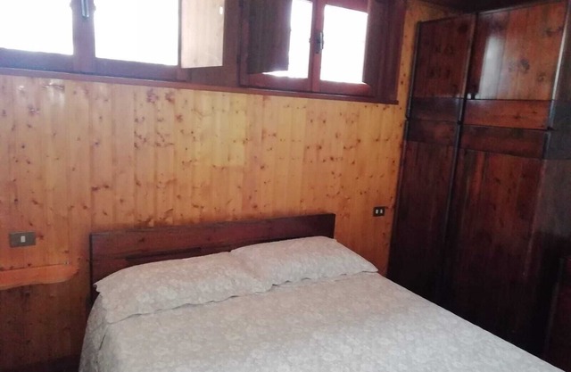 La Capanna di Pian delle Betulle. Holiday Apartment IL SOLE with Mountain View, Wi-Fi & Garden