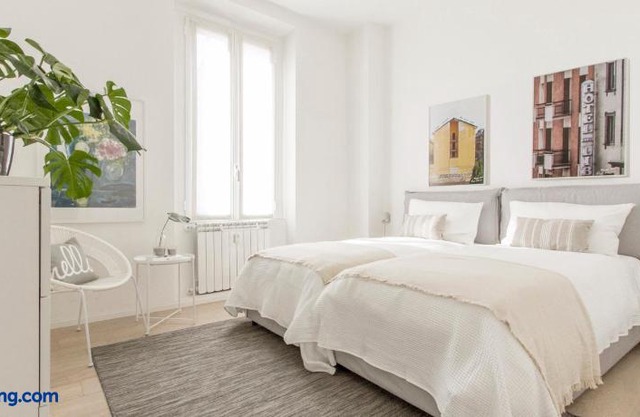 Luxury and spacious apartment (Bocconi)