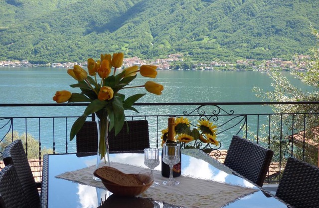 Sala Comacina Apartment Sleeps 6