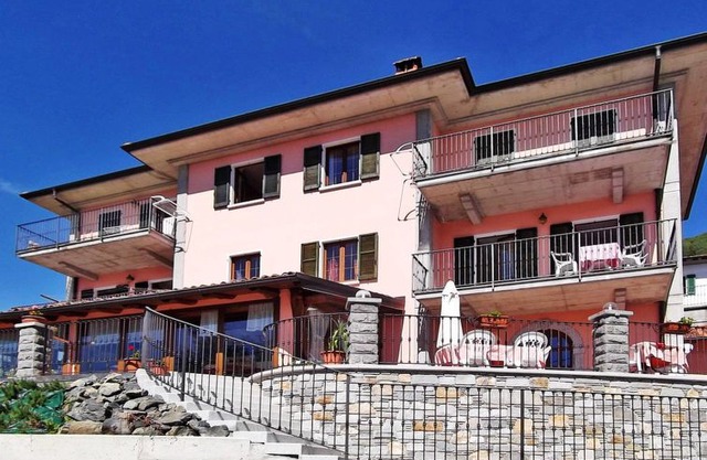 Stazzona Apartment, Sleeps 4 with Free WiFi