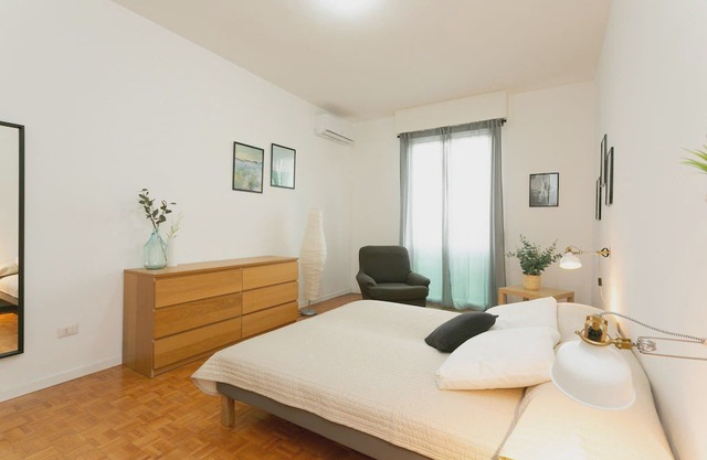 Three-room apartment adjacent to the Maciachini metro