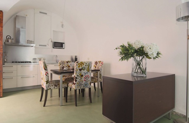 Torno - One Bedroom Apartment, Sleeps 5