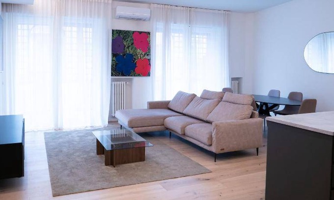 Chinatown Apartment | 110 m² Apartment ∙ 2 bedrooms ∙ 6 guests