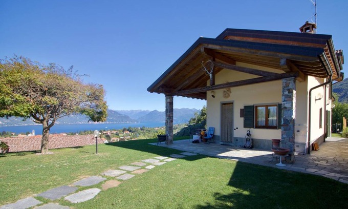 Castelveccana Villa | 120 m² Villa ∙ 6 bedrooms ∙ 10 guests