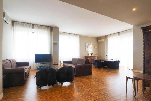 Varesine Apartment | 180 m² Apartment ∙ 3 bedrooms ∙ 8 guests