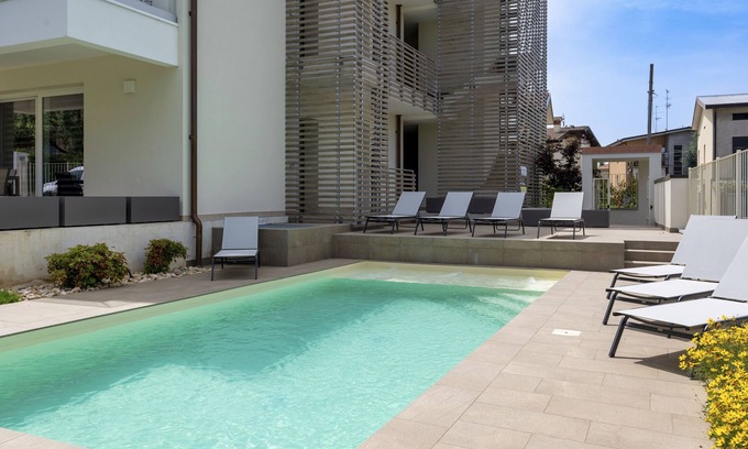 Rivoltella Apartment | 2 Bedroom Apartment in Desenzano del Garda