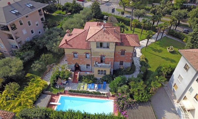 Desenzano del Garda Villa | 220 m² Villa ∙ 5 bedrooms ∙ 8 guests