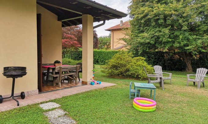 Travedona-Monate House | 250 m² House ∙ 4 bedrooms ∙ 8 guests
