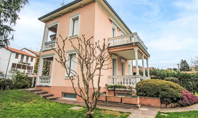 Castronno House | 250 m² House ∙ 5 bedrooms ∙ 10 guests