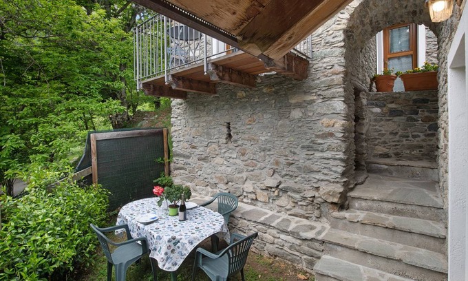 Dosso del Liro Apartment | 30 m² Studio flat ∙ 2 guests