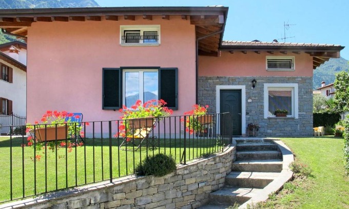 Colico Piano Apartment | 300 m² Apartment ∙ 4 bedrooms ∙ 10 guests
