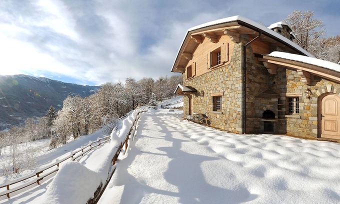 Grosotto Villa | 300 m² Villa ∙ 3 bedrooms ∙ 7 guests