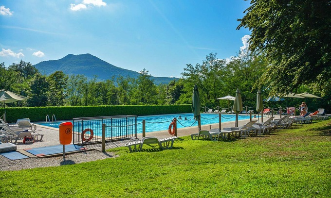 Montegrino Valtravaglia Apartment | 3½-zimmer-wohnung in Einer Gepflegten Residenz mit Pool und Tennisplatz