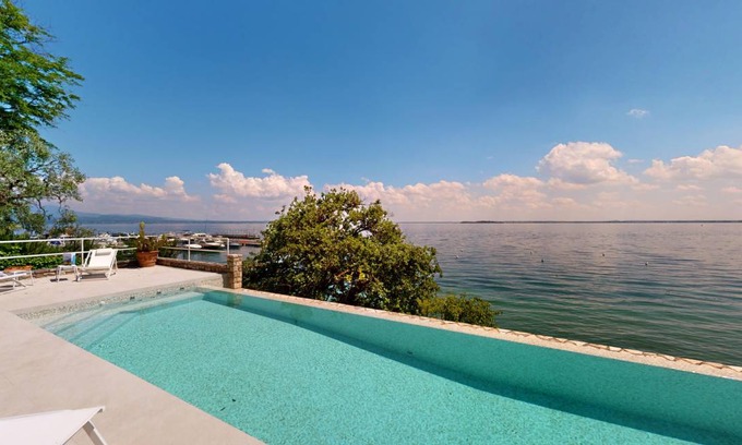 Manerba del Garda Villa | 350 m² Villa ∙ 4 bedrooms ∙ 8 guests