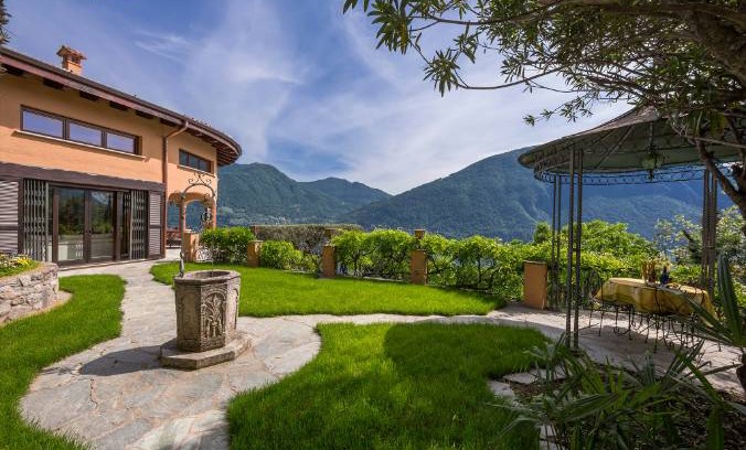 Cressogno Resort | 400 m² Luxury rental ∙ 8 bedrooms ∙ 16 guests