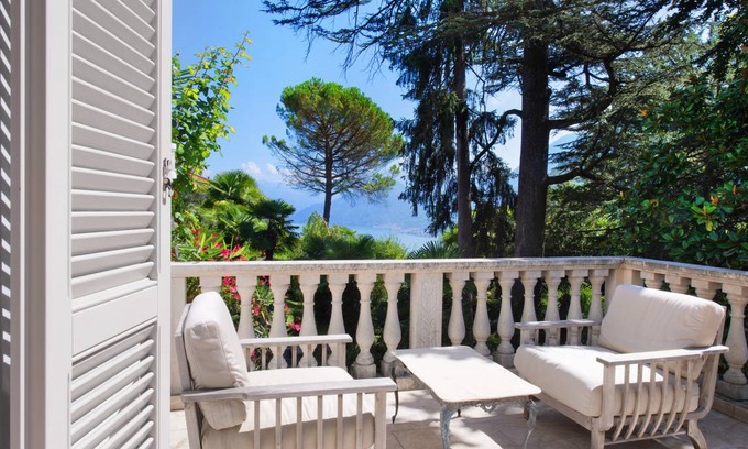 Dizzasco Villa | 450 m² Villa ∙ 3 bedrooms ∙ 5 guests