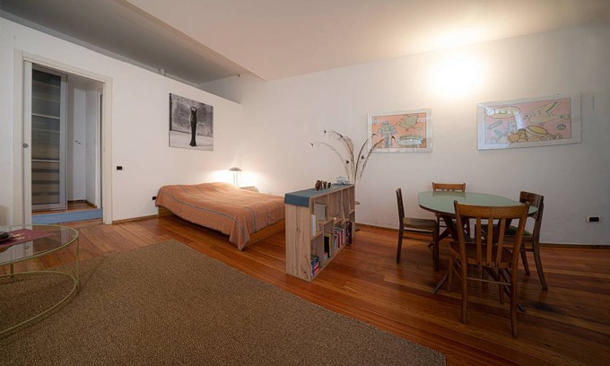 Chinatown Apartment | 53 m² Apartment ∙ 2 guests