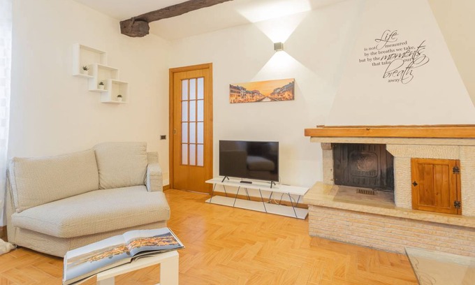 Como City Centre Apartment | 60 m² Apartment ∙ 1 bedroom ∙ 4 guests