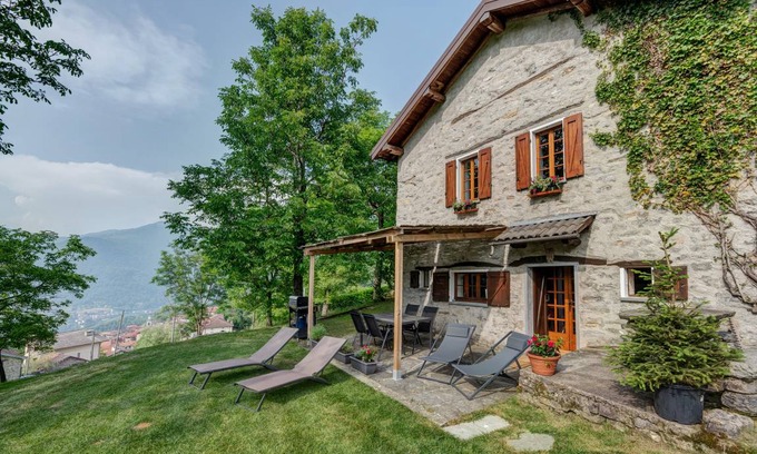 Schignano Ski Chalet | 70 m² Chalet ∙ 2 bedrooms ∙ 4 guests