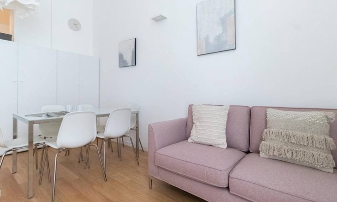 Central Station Apartment | 90 m² Apartment ∙ 3 bedrooms ∙ 5 guests
