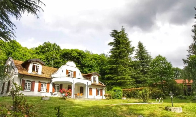 Rodero Bed & Breakfast | An oasis of peace surrounded by greenery, just a stone's throw from the lakes.