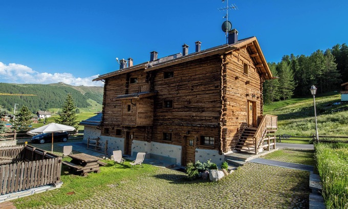 Livigno Apartment | Apartment "Quadrilocale Baita Kate" with Mountain View, Garden & Wi-Fi