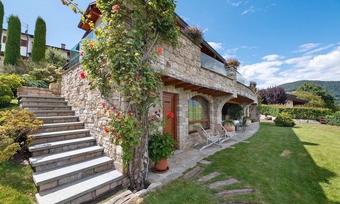 Alta Valle Intelvi Apartment | Apartment 'Villa Alessandra' with Lugano Lake View, Terrace and Wi-Fi