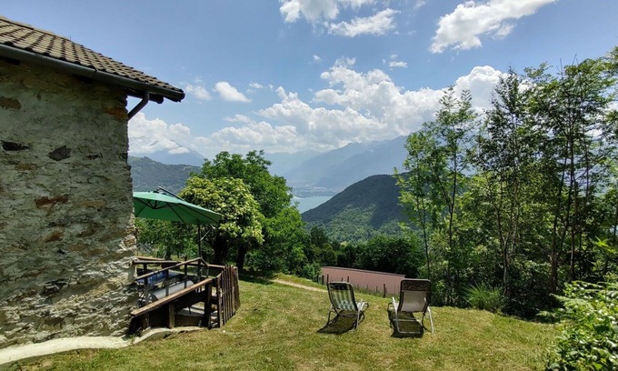 Peglio Apartment | Beautiful apartment for 3 guests with WIFI, TV, patio and pets allowed