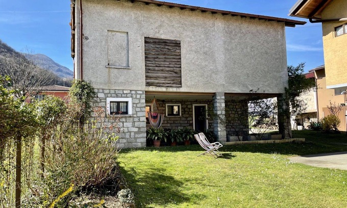 Colico Piano Apartment | Beautiful apartment for 4 guests with WIFI, TV, terrace and pets allowed