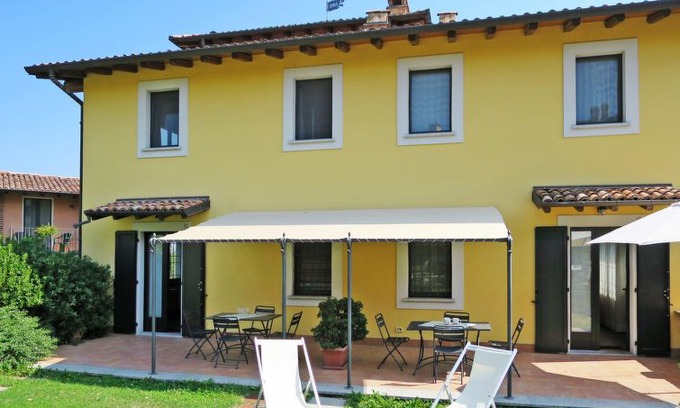 Castana Apartment | Ca' dei Cristina Apartment, Sleeps 3 with Pool and Free WiFi