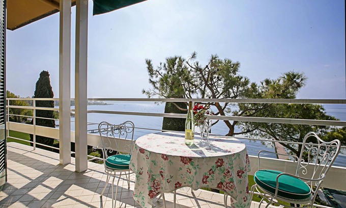 Colombare Apartment | Casa Bel Tramonto, Sirmione, Italy