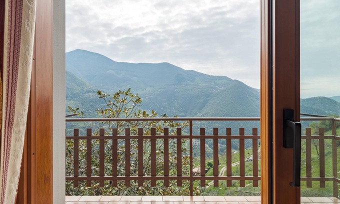Adrara San Martino Apartment | Casa del Picchio in Adrara San Martino