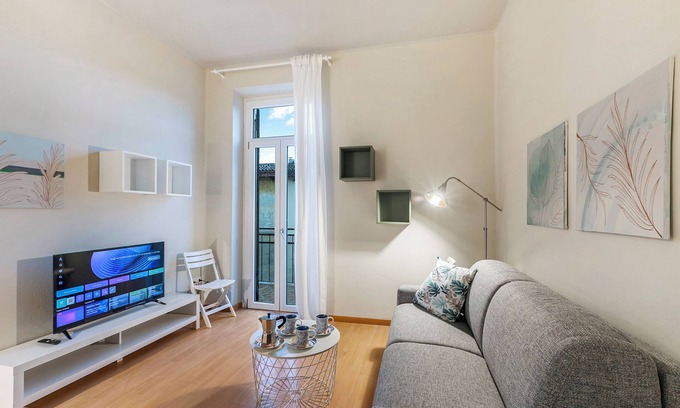 Desenzano del Garda City Centre Apartment | Casa Enza, Desenzano Del Garda, Italy