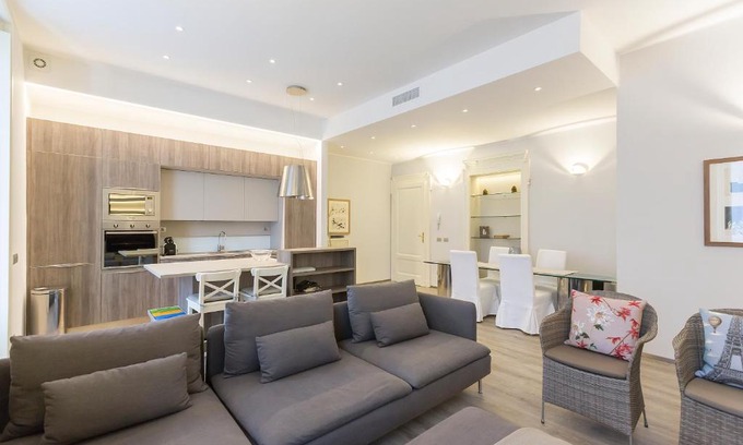 Milan Centre Apartment | Central Lux & Garden in Milano