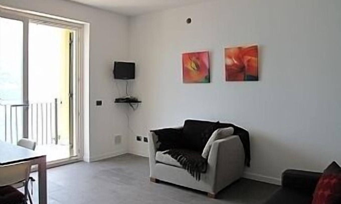 Sala Comacina Apartment | Contemporary Style New Apartment with Pool and Lake Views