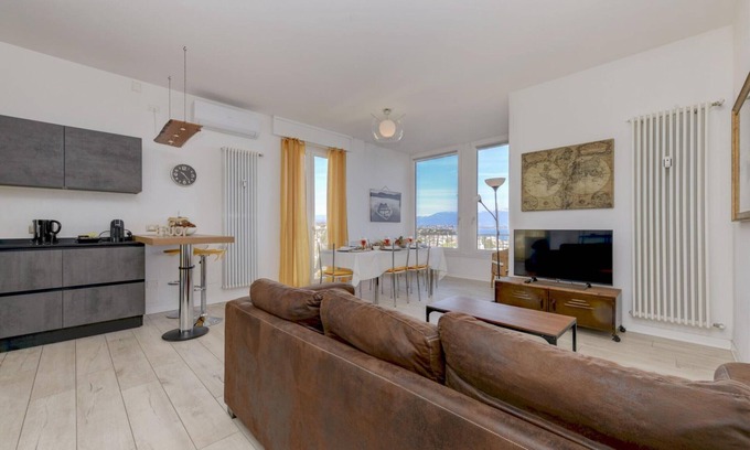Desenzano del Garda Apartment | Desenzanoloft La Finestra sul Lago