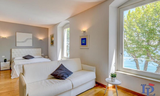 Desenzano del Garda Apartment | DesenzanoLoft Blue Eyes