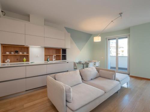 Zona Solari Apartment | Elegante e luminoso appartamento con box auto a pochi passi da metropolitana M4